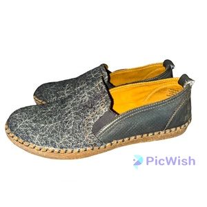 BIZA Raven Audrey Slip-On. Size 8.